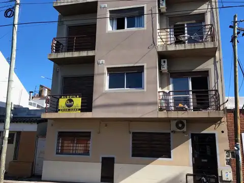 DEPTO 2 AMB CON BALCON AL FRENTE