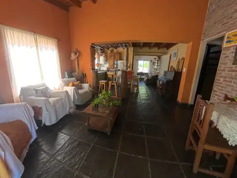 Casa 6 ambientes con 1 baño