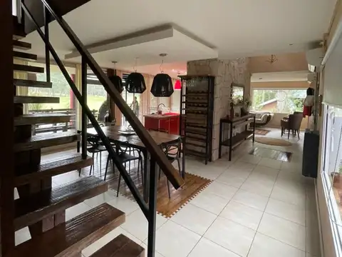 Casa 5 ambientes con 2 baños