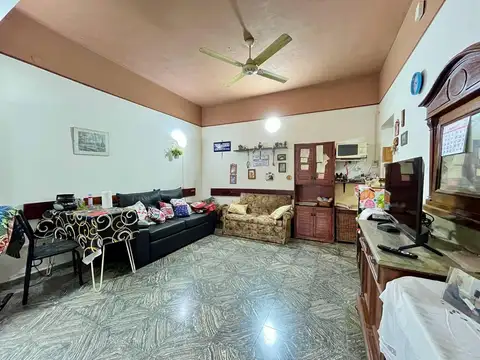 VENTA: Casa de cuatro dormitorios con patio en Jorge Cura, Rosario