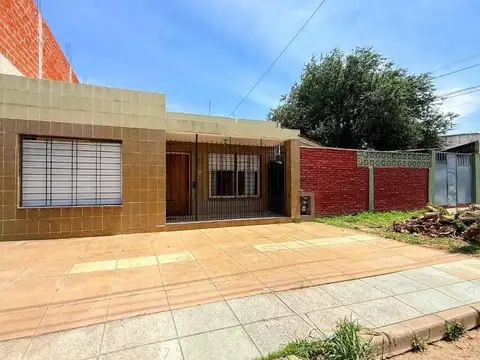 VENTA CASA 3 AMBIENTES EN ISIDRO CASANOVA