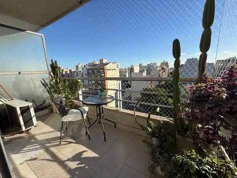 Monoambiente dividido con balcon