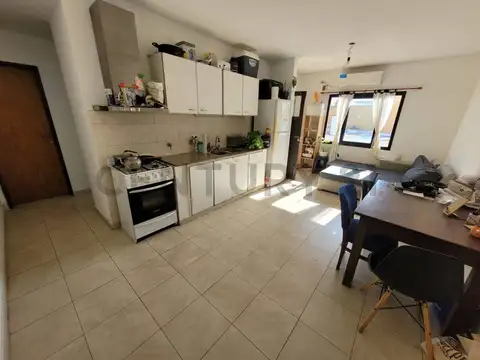 65 Entre 136 y 137 2000, Piso 0