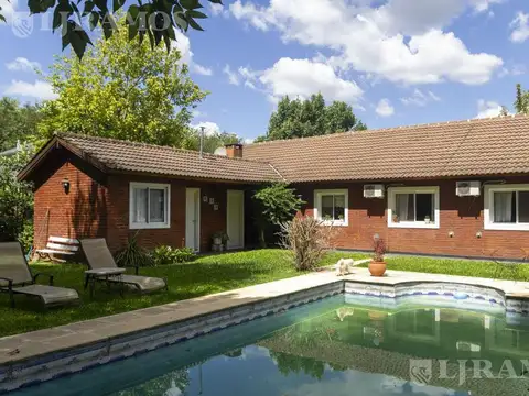 Los Manzanos  al 2350 - Barrio La Masía