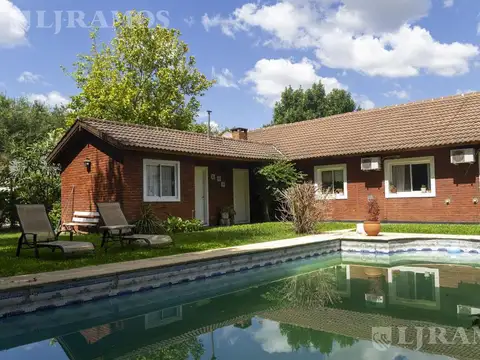 Casa en Venta con 4 cocheras