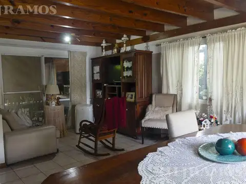 Casa 5 ambientes con 3 baños