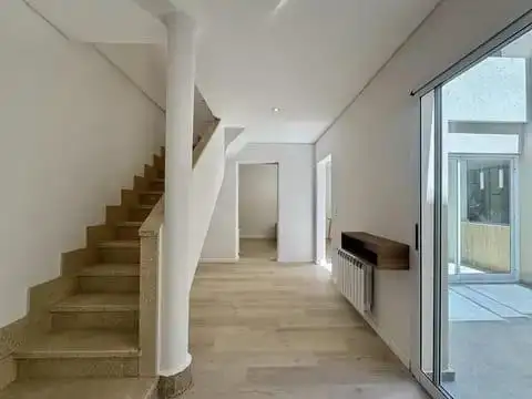 Depto Tipo Casa en Venta de 5 ambientes
