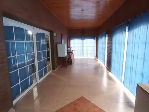 QUINTA DE LUJO EN BARRIO JORGE NEWBERY