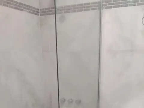 Casa en Alquiler con 2 cocheras