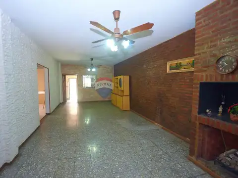 Casa 4 ambientes con 2 baños