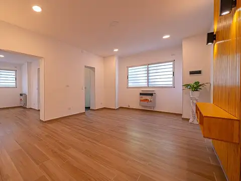 Casa 6 ambientes con 2 baños