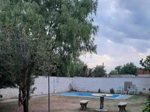 Casa en Venta con 3 cocheras