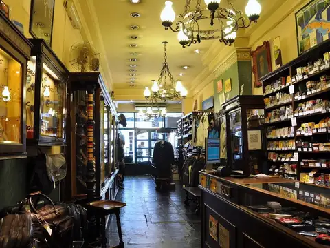 Excelente Local con Oficina en Microcentro