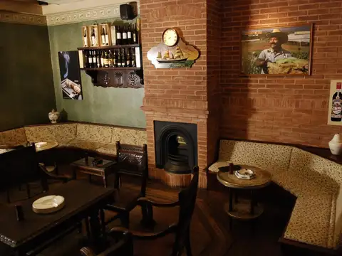 Excelente Local con Oficina en Microcentro