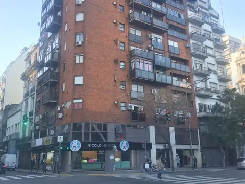 departamento al frente con balcón