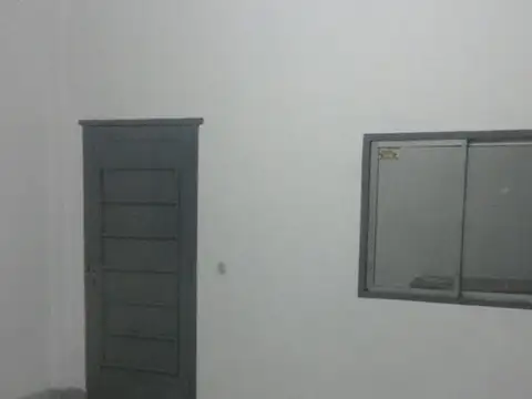 Venta excelente deposito zona céntrica de Morón