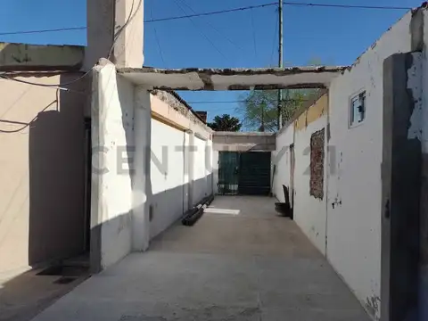VENTA DOS CASAS DE 3 AMBIENTES CON ENTRADA INDEPENDIENTE TODO EN BLOCK PATIO Y GARAGE