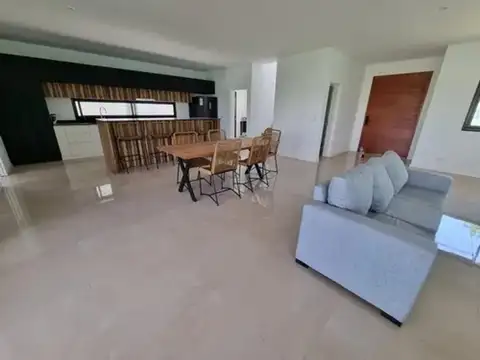 Av. De Los Lagos 1625