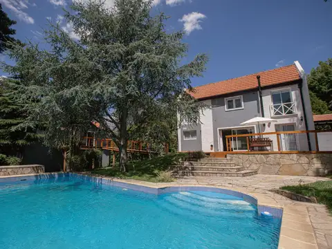 VENTA Casa en dos terrenos en Sierra De Los Padres