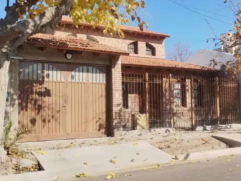 Venta de casa en Godoy Cruz.