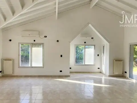 Casa 4 ambientes con 3 baños