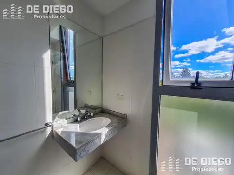 En venta Oficina Consultorio con cochera cubierta, entre Villanueva y Nordelta, Benavidez, Tigre