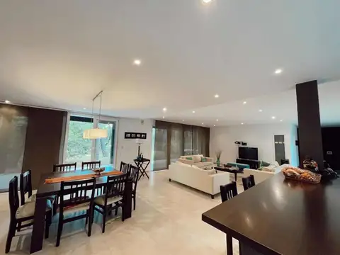 Casa 5 ambientes con 3 baños