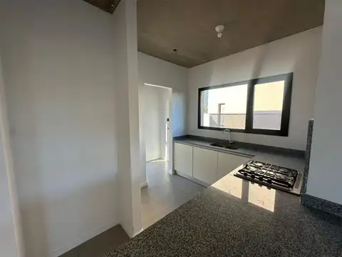 Casa 5 ambientes con 1 baño