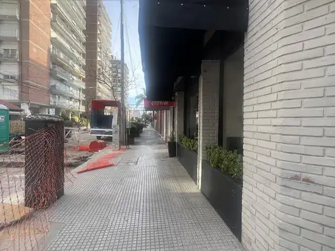Ideal local en pleno centro de Martínez, a metros de la estación y la Av. Santa Fe.