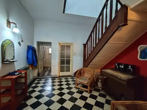 Casa en  VENTA de 3 / 4 dormitorios con Cochera y Patio en 27 de Febrero  al 1800