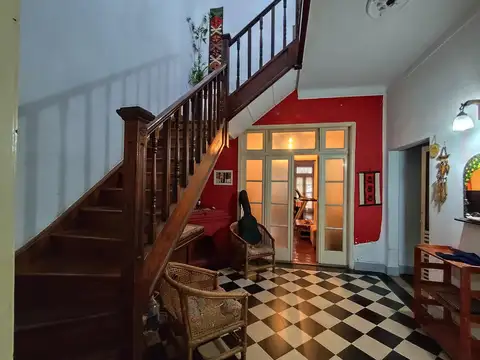 Casa 7 ambientes con 1 baño