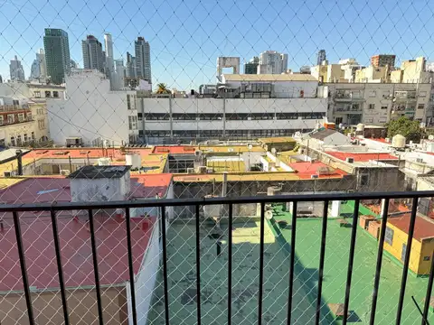 3 amb. a la calle con balcón