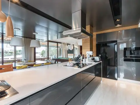 Avenida Caseros 1700