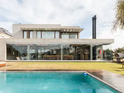 VENTA CASA NUEVO QUILMES CON VISTA A LA LAGUNA