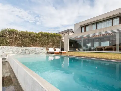 VENTA CASA NUEVO QUILMES CON VISTA A LA LAGUNA