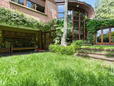 Casa en Venta con 6 cocheras