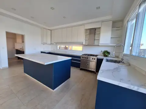 Casa en Alquiler en El Canton, USD 2.800