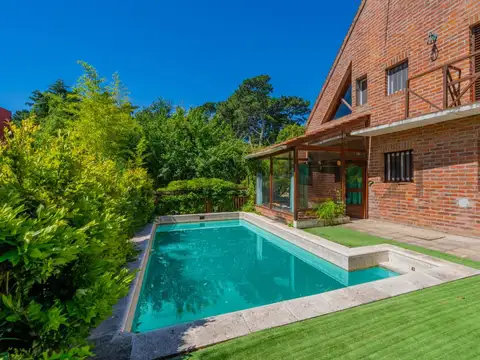 Venta de casa 5 ambientes con pileta, Sierra de los Padres.