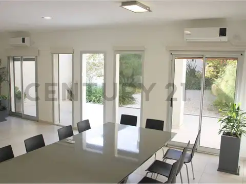 42 entre 22 y 23 , Piso 0