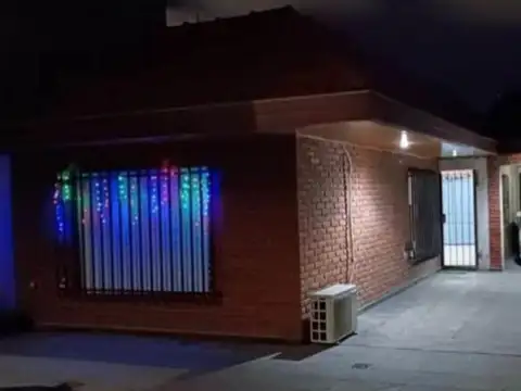 Casa en venta - 2 Dormitorios 1 Baño - Lanús