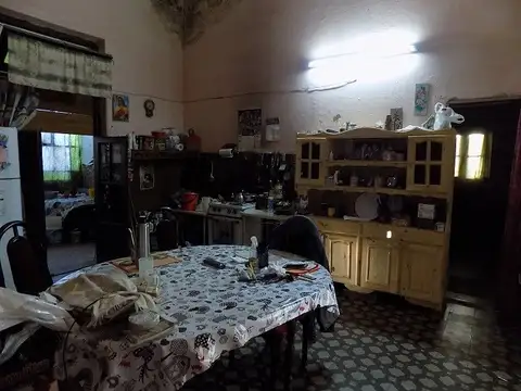 SE VENDE CASA EN ESQUINA IDEAL PARA EMPRENDIMIENTO INMOBILIARIO