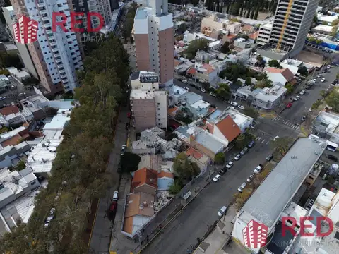 Vende casa a refaccionar en el Centro de Neuquén