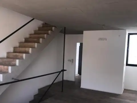 Venta de innovador Dúplex con cochera en Castelar Sur