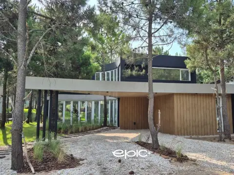 Casa 5 ambientes con 4 baños