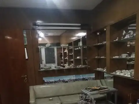 Tremendo Galpón 650m2 con Local y Oficinas