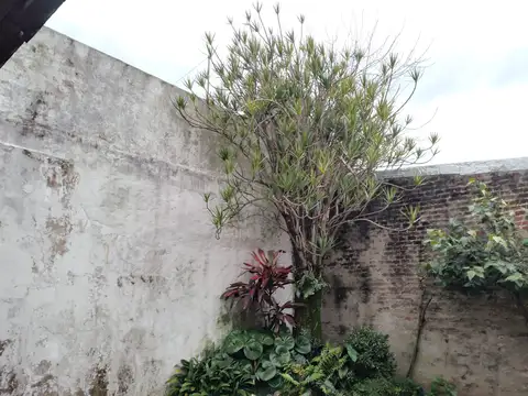 Casa 4 ambientes con 1 baño