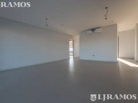 Casa 7 ambientes con 4 baños