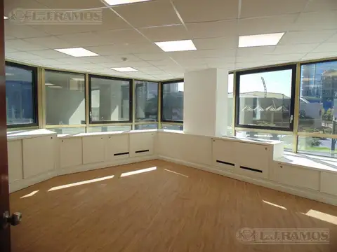 Oficina en Alquiler al Norte