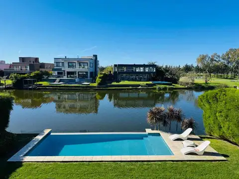 Avenida Caseros 1700