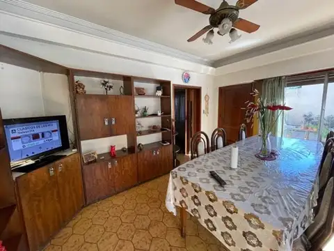 CASA EN VENTA MONTE GRANDE 5 AMBIENTES  GRAN FONDO